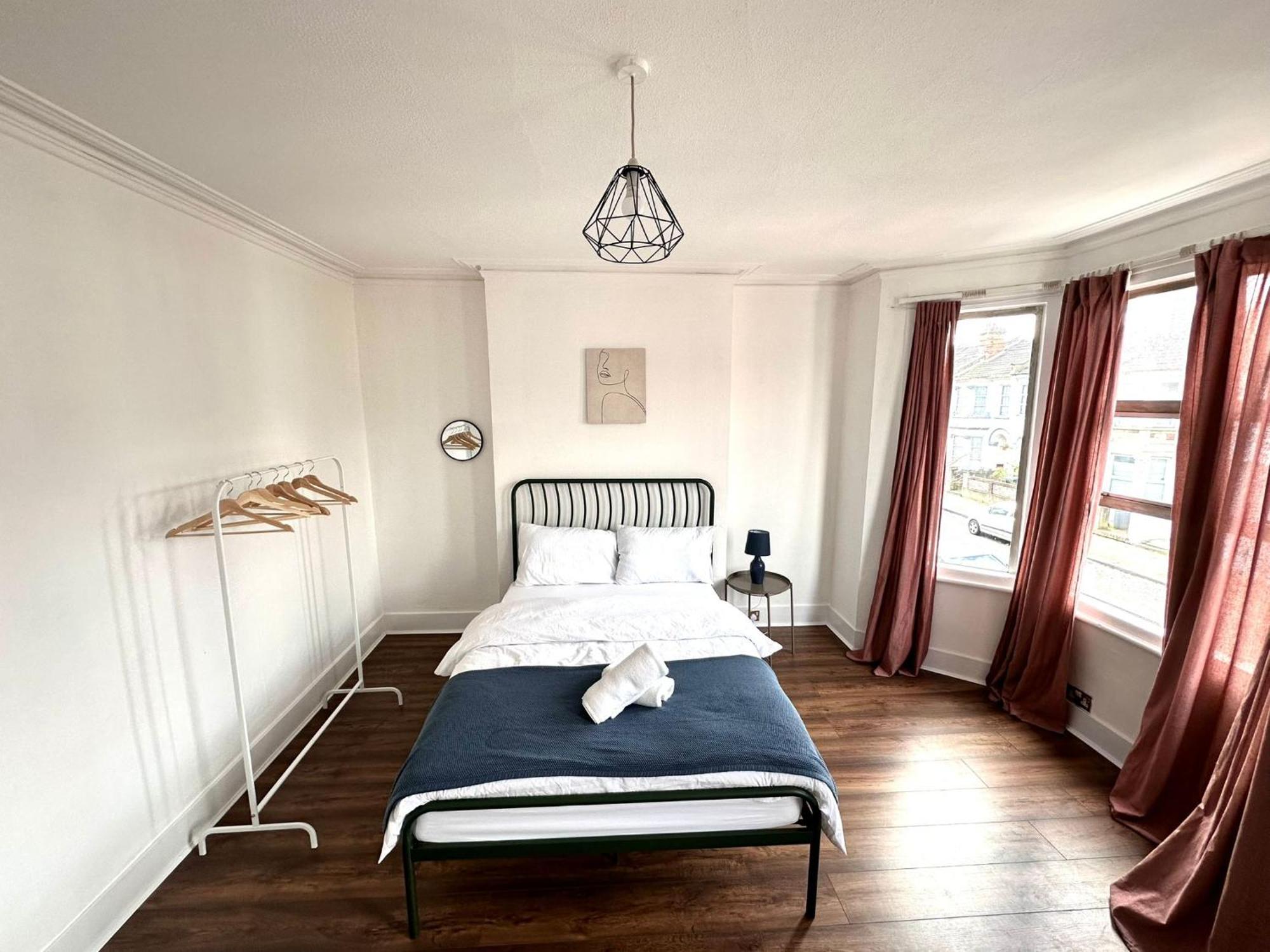 Charming, Renovated Residence In Willesden Green Londra Esterno foto