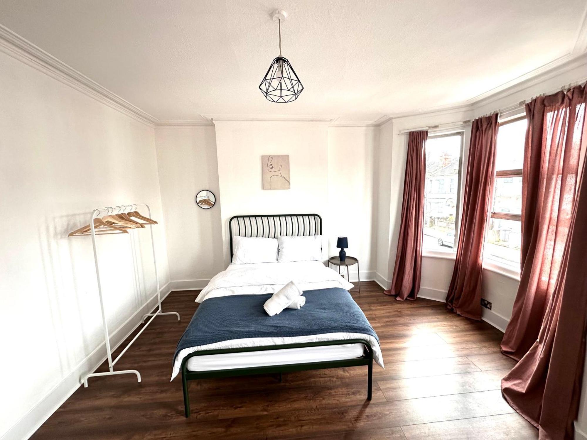Charming, Renovated Residence In Willesden Green Londra Esterno foto