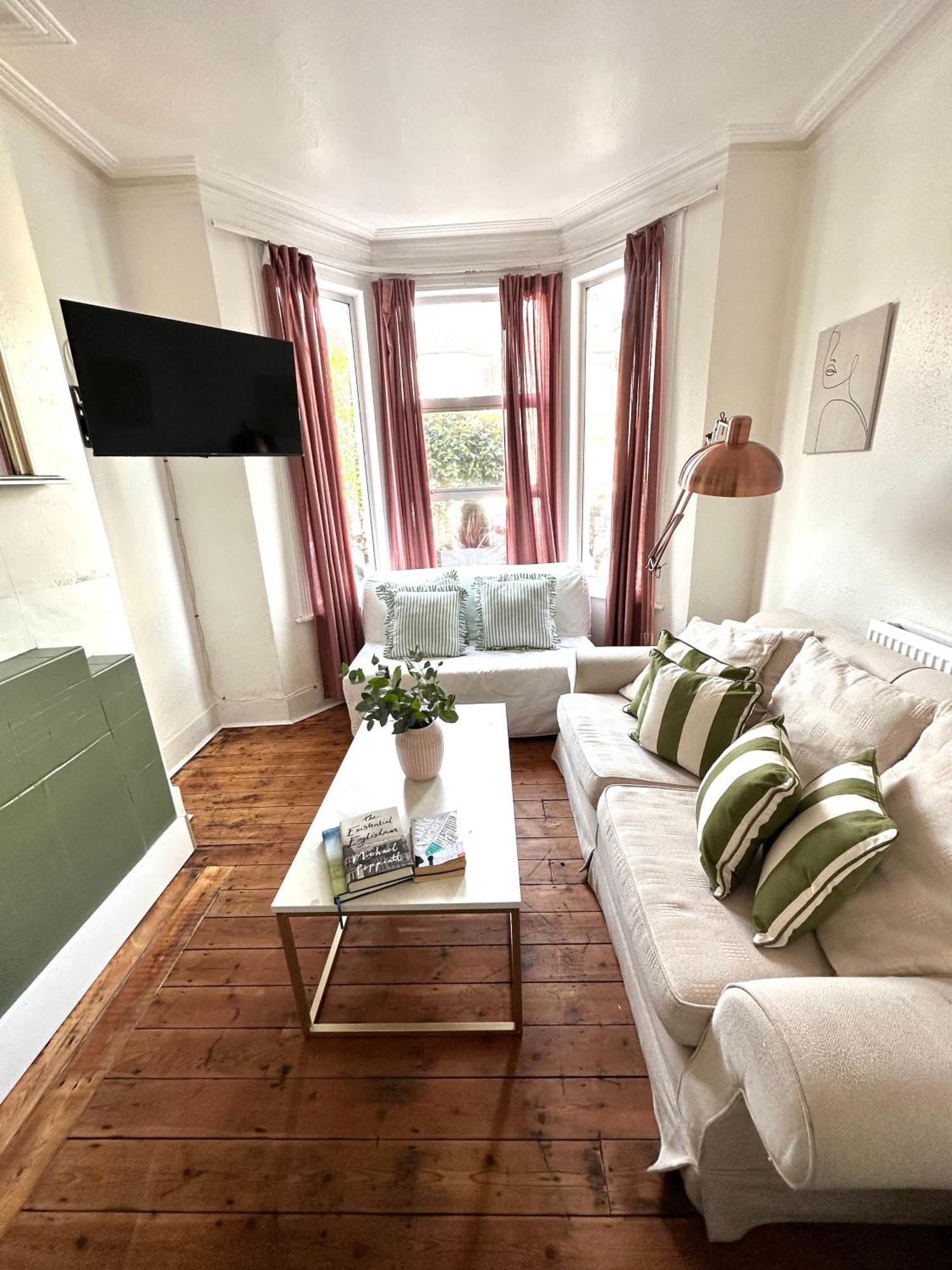 Charming, Renovated Residence In Willesden Green Londra Esterno foto